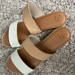 Small wedge summer sandal size 7 1/2